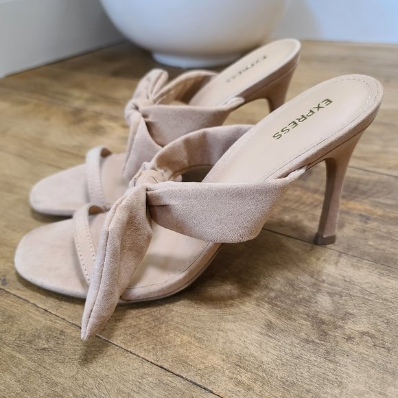 Bow Strap Heels - Picture 2 of 4